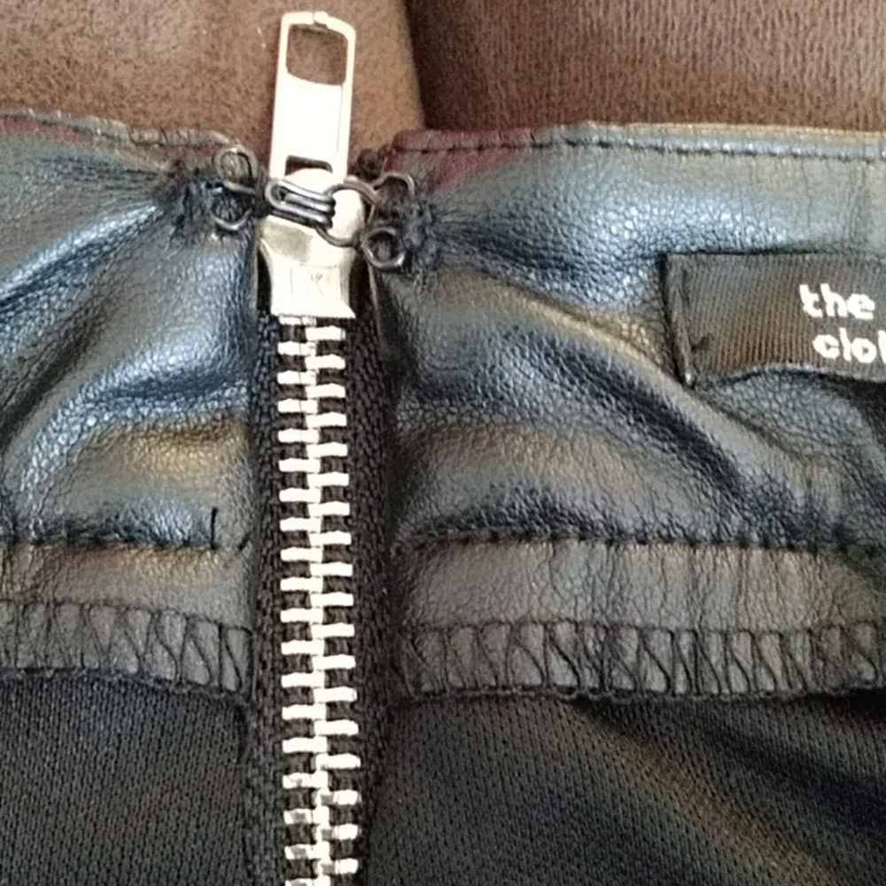 Sequins Striped Shorts đ - Picture 3 of 7